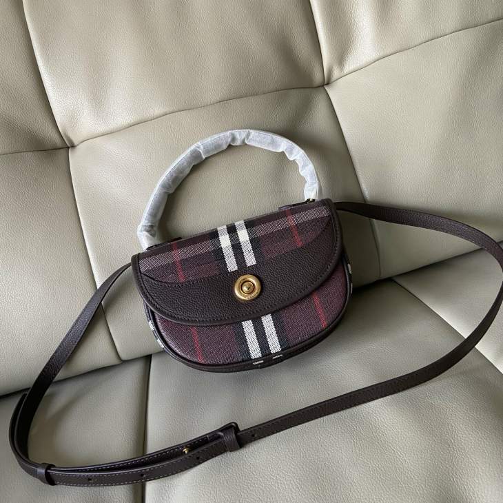 Picture of Burberry Handbags _SKUfw236181467fw
